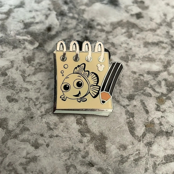 $5 Bundled Disney Finding Nemo Enamel Pin - Picture 1 of 2
